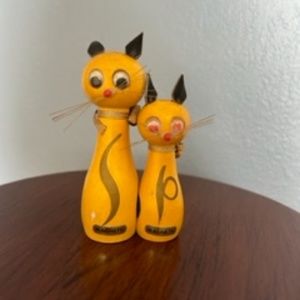 Vintage Magnetic Cat Salt & Pepper Shakers